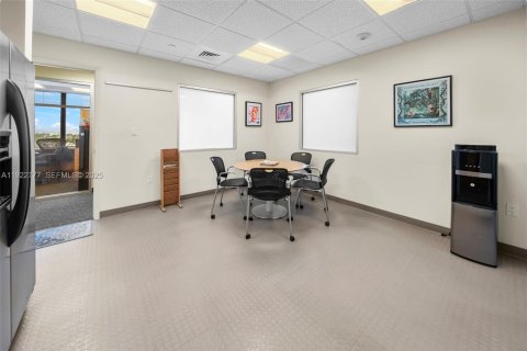 Propiedad comercial en venta en Miami Beach, Florida № 1984511 - foto 24