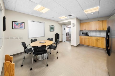 Propiedad comercial en venta en Miami Beach, Florida № 1984511 - foto 22