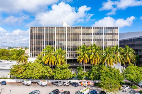 Propiedad comercial en venta en Miami Beach, Florida № 1984511 - foto 25