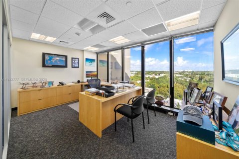 Propiedad comercial en venta en Miami Beach, Florida № 1984511 - foto 20