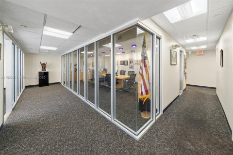 Propiedad comercial en venta en Miami Beach, Florida № 1984511 - foto 16