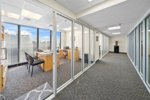 Propiedad comercial en venta en Miami Beach, Florida № 1984511 - foto 17