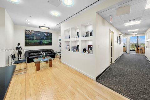 Propiedad comercial en venta en Miami Beach, Florida № 1984511 - foto 8