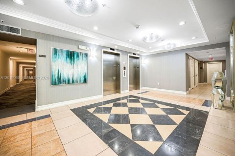 Copropriété à vendre à Hollywood, Floride: 2 chambres, 104.98 m2 № 2256638 - photo 26