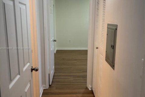 Copropriété à vendre à Hollywood, Floride: 2 chambres, 104.98 m2 № 2256638 - photo 21