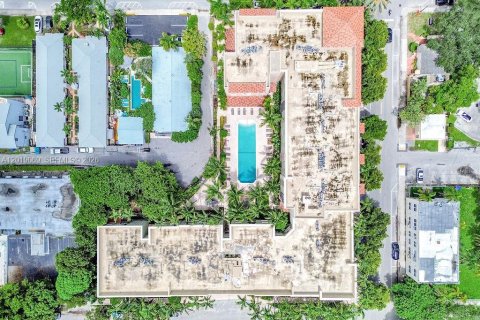 Copropriété à vendre à Hollywood, Floride: 2 chambres, 104.98 m2 № 2256638 - photo 2