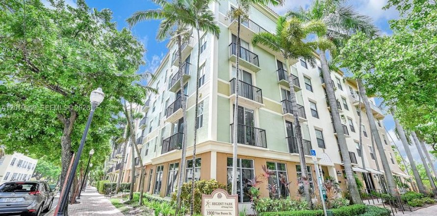 Condo à Hollywood, Floride, 2 chambres  № 2256638