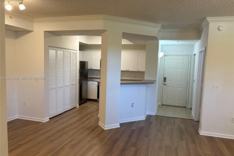 Copropriété à vendre à Hollywood, Floride: 2 chambres, 104.98 m2 № 2256638 - photo 17