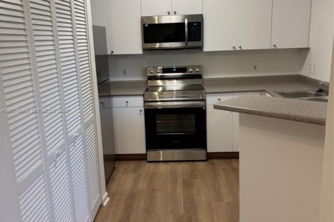 Copropriété à vendre à Hollywood, Floride: 2 chambres, 104.98 m2 № 2256638 - photo 11