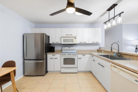 House in The Villages, Florida 2 bedrooms, 107.4 sq.m. № 2100125 - photo 19
