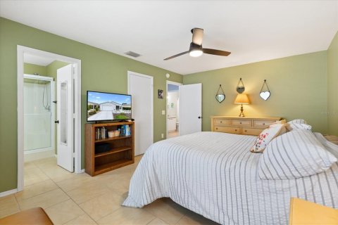 House in The Villages, Florida 2 bedrooms, 107.4 sq.m. № 2100125 - photo 21