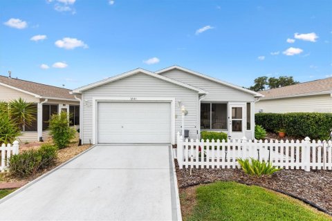 House in The Villages, Florida 2 bedrooms, 107.4 sq.m. № 2100125