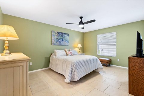 House in The Villages, Florida 2 bedrooms, 107.4 sq.m. № 2100125 - photo 20