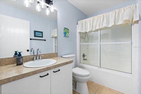House in The Villages, Florida 2 bedrooms, 107.4 sq.m. № 2100125 - photo 26