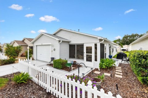 House in The Villages, Florida 2 bedrooms, 107.4 sq.m. № 2100125 - photo 5