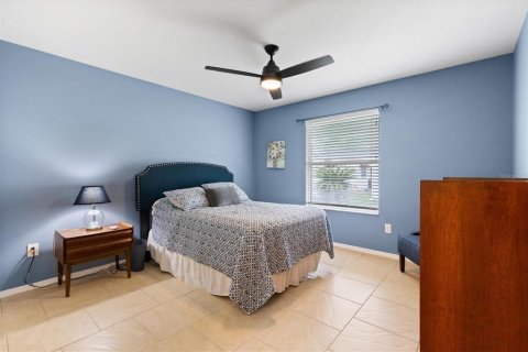 House in The Villages, Florida 2 bedrooms, 107.4 sq.m. № 2100125 - photo 24
