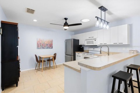 House in The Villages, Florida 2 bedrooms, 107.4 sq.m. № 2100125 - photo 17