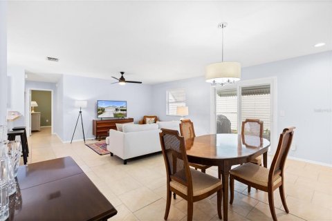 House in The Villages, Florida 2 bedrooms, 107.4 sq.m. № 2100125 - photo 10