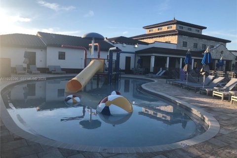 Commercial property in Miami, Florida 38.28 sq.m. № 1986693 - photo 27