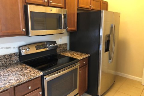 Commercial property in Miami, Florida 38.28 sq.m. № 1986693 - photo 12