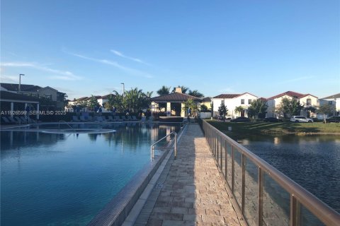 Commercial property in Miami, Florida 38.28 sq.m. № 1986693 - photo 22