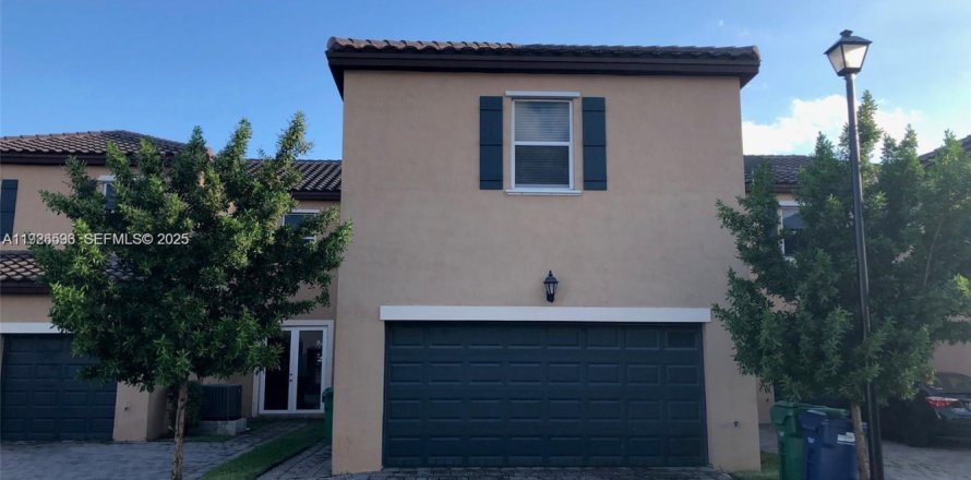 Commercial property in Miami, Florida 38.28 sq.m. № 1986693