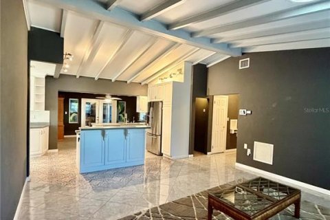Villa ou maison à vendre à Gulfport, Floride: 2 chambres, 183.2 m2 № 2430635 - photo 2