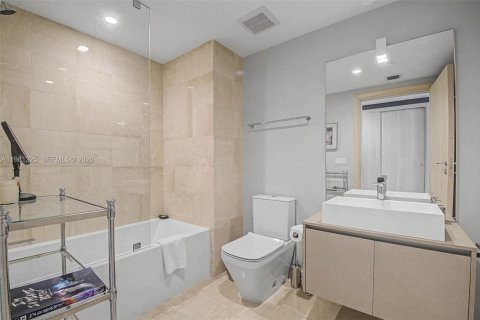 Condo in Miami, Florida, 2 bedrooms  № 2053053 - photo 16