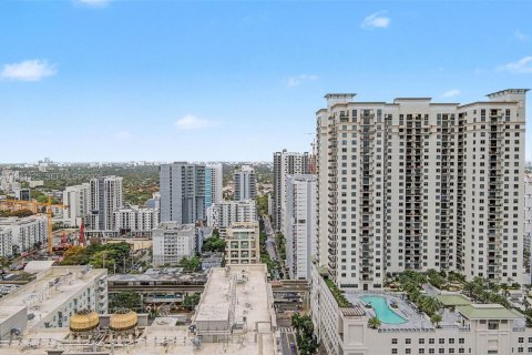 Condo in Miami, Florida, 2 bedrooms  № 2053053 - photo 21