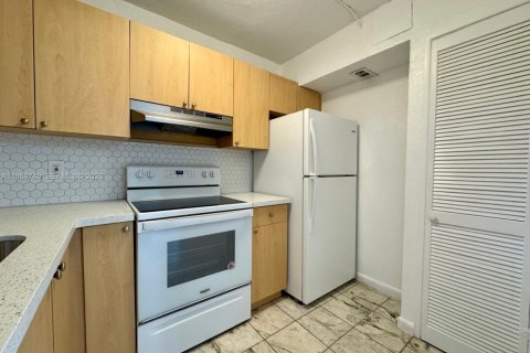 Снять в аренду кондоминиум в Майами, Флорида 1 спальня, 65.77м2, № 2048422 - фото 2