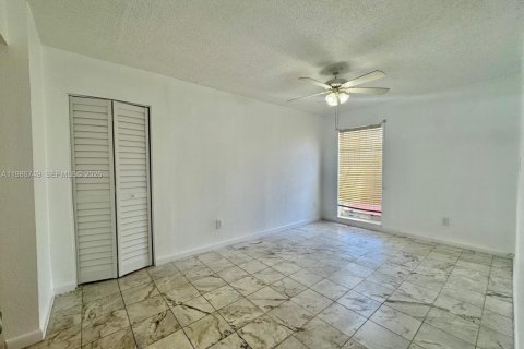 Снять в аренду кондоминиум в Майами, Флорида 1 спальня, 65.77м2, № 2048422 - фото 5