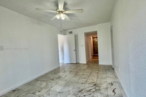 Снять в аренду кондоминиум в Майами, Флорида 1 спальня, 65.77м2, № 2048422 - фото 6