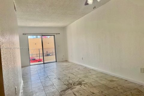 Снять в аренду кондоминиум в Майами, Флорида 1 спальня, 65.77м2, № 2048422 - фото 3