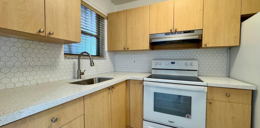 Кондоминиум с 1 спальней в Майами, Флорида № 2048422