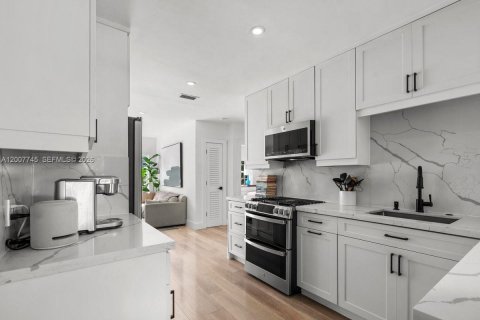 Купить виллу или дом в Бискейн-Парк, Флорида 3 спальни, 161.84м2, № 2253130 - фото 11
