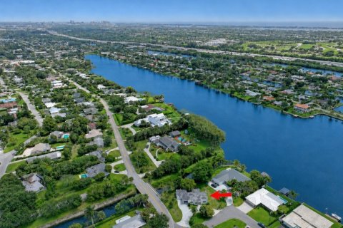 Купить виллу или дом в Лейк-Кларк-Шорс, Флорида 7 комнат, 177.72м2, № 2146355 - фото 11