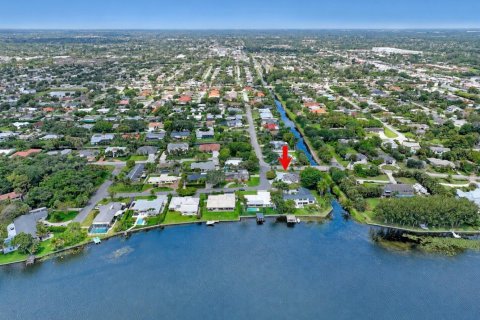 Купить виллу или дом в Лейк-Кларк-Шорс, Флорида 7 комнат, 177.72м2, № 2146355 - фото 12
