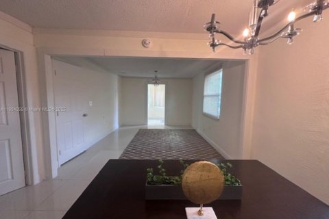 Купить виллу или дом в Форт-Лодердейл, Флорида 3 спальни, 100.33м2, № 1955390 - фото 4