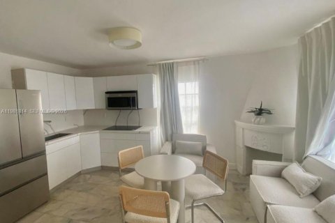 Condo in Miami Beach, Florida, 1 bedroom  № 2043023