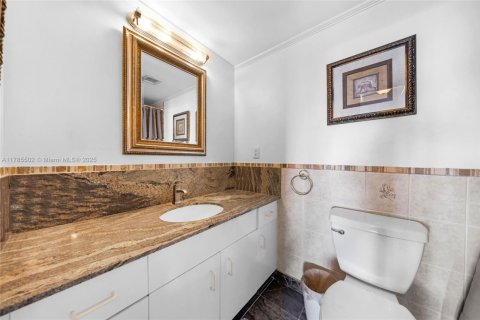 Condo in North Bay Village, Florida, 1 bedroom  № 1738897 - photo 24
