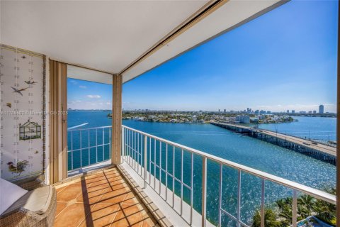 Condo in North Bay Village, Florida, 1 bedroom  № 1738897 - photo 1