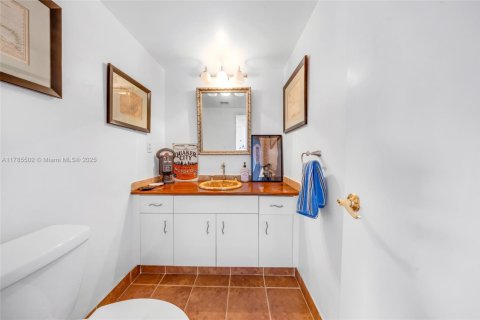 Condo in North Bay Village, Florida, 1 bedroom  № 1738897 - photo 20
