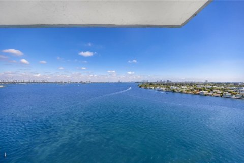 Condo in North Bay Village, Florida, 1 bedroom  № 1738897 - photo 8