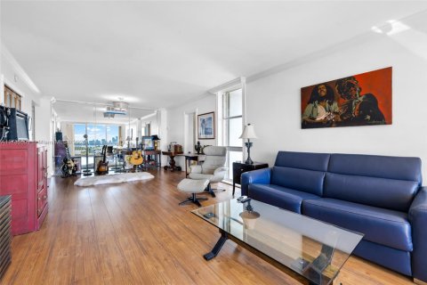 Condo in North Bay Village, Florida, 1 bedroom  № 1738897 - photo 14