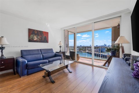 Condo in North Bay Village, Florida, 1 bedroom  № 1738897 - photo 5