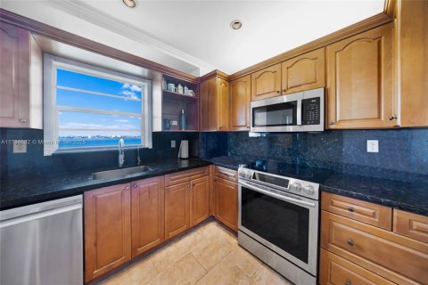 Condo in North Bay Village, Florida, 1 bedroom  № 1738897 - photo 19