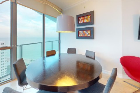 Снять в аренду кондоминиум в Холливуд, Флорида 3 спальни, 196.49м2, № 1952213 - фото 6