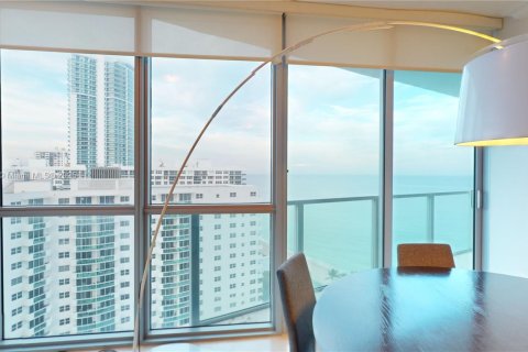 Снять в аренду кондоминиум в Холливуд, Флорида 3 спальни, 196.49м2, № 1952213 - фото 10