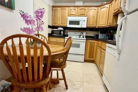 Condo in Hallandale Beach, Florida, 1 bedroom  № 2004942 - photo 6