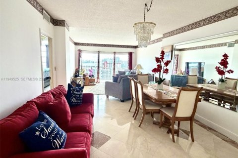 Condo in Hallandale Beach, Florida, 1 bedroom  № 2004942 - photo 4